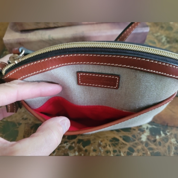 Dooney & BOURKE Elegant Tan and Brown Women's Bag - Picture 6 of 10